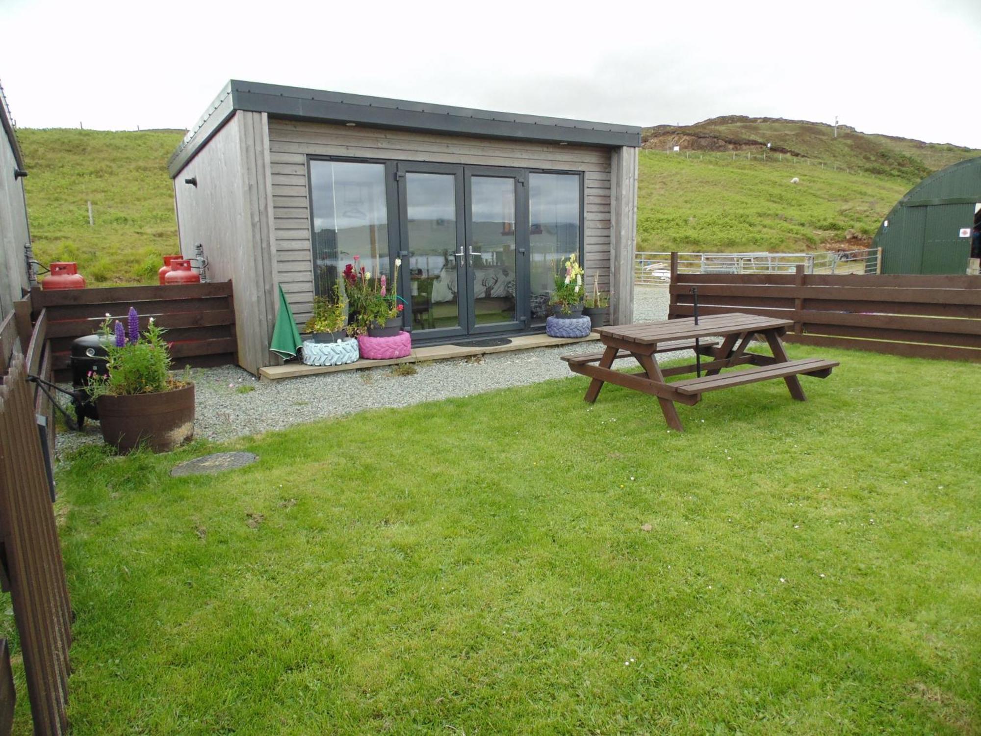 Lampay Chalets Dunvegan  Exterior photo