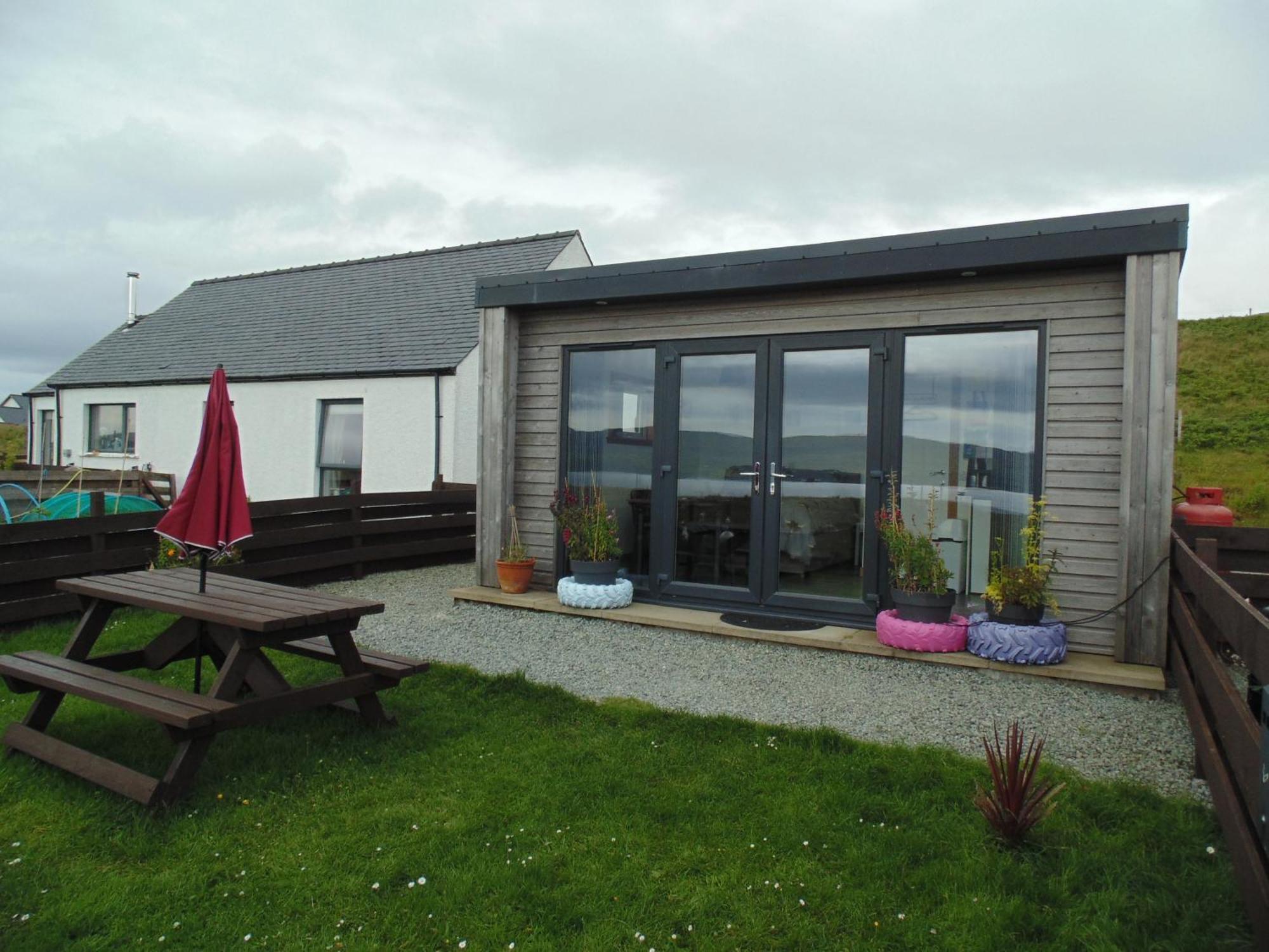 Lampay Chalets Dunvegan  Exterior photo